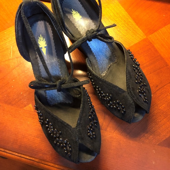 Volatile Wedge Shoe - Picture 4 of 6